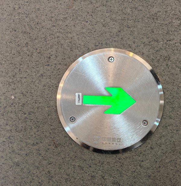 如何評估智能疏散指示系統的性能優劣？