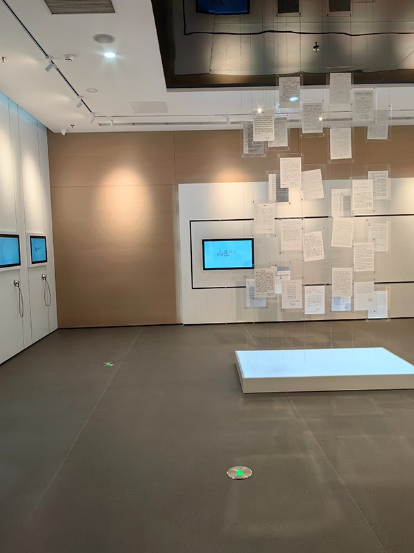 智能疏散系統是否需要考慮環境影響？