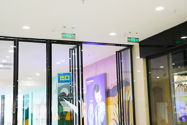 智能疏散指示系統的智能化體現在哪些方面？