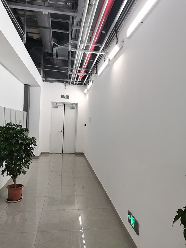 智能疏散指示系統(tǒng)如何自動調(diào)整疏散指示以適應火勢變化？