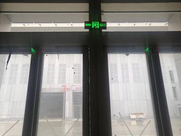 集中控制智能疏散系統是如何工作的基本原理是什么？