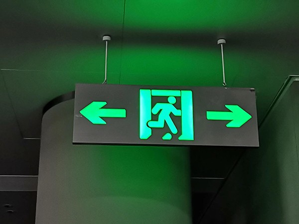 智能疏散系統如何與其他緊急響應系統實現聯動？