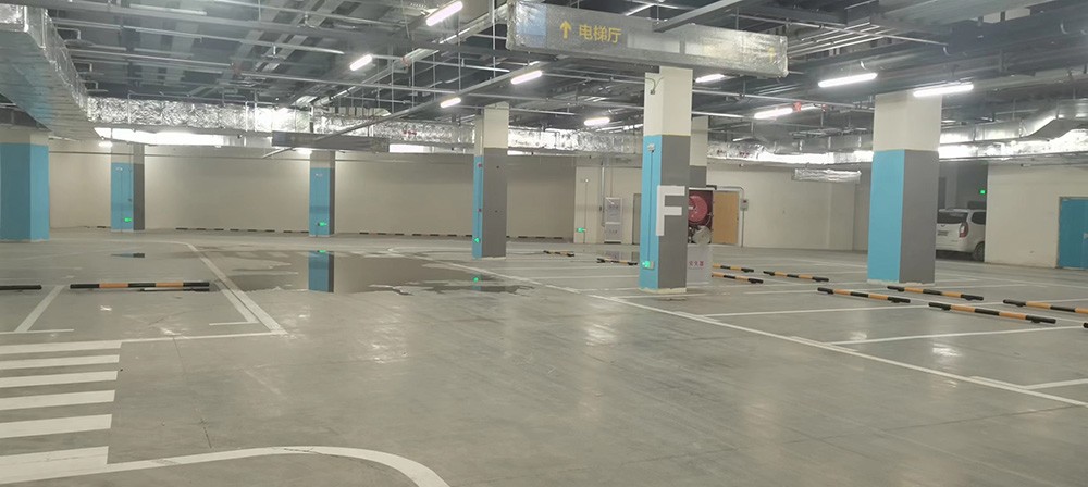 智能疏散系統在面對大規?？只艜r的應對策略是什么？