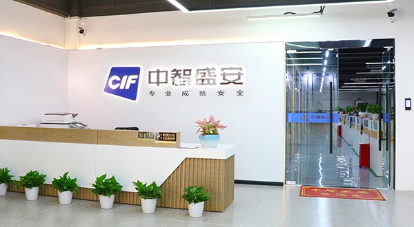 疏散過程中，智能疏散系統如何提供緊急疏散信息發布？